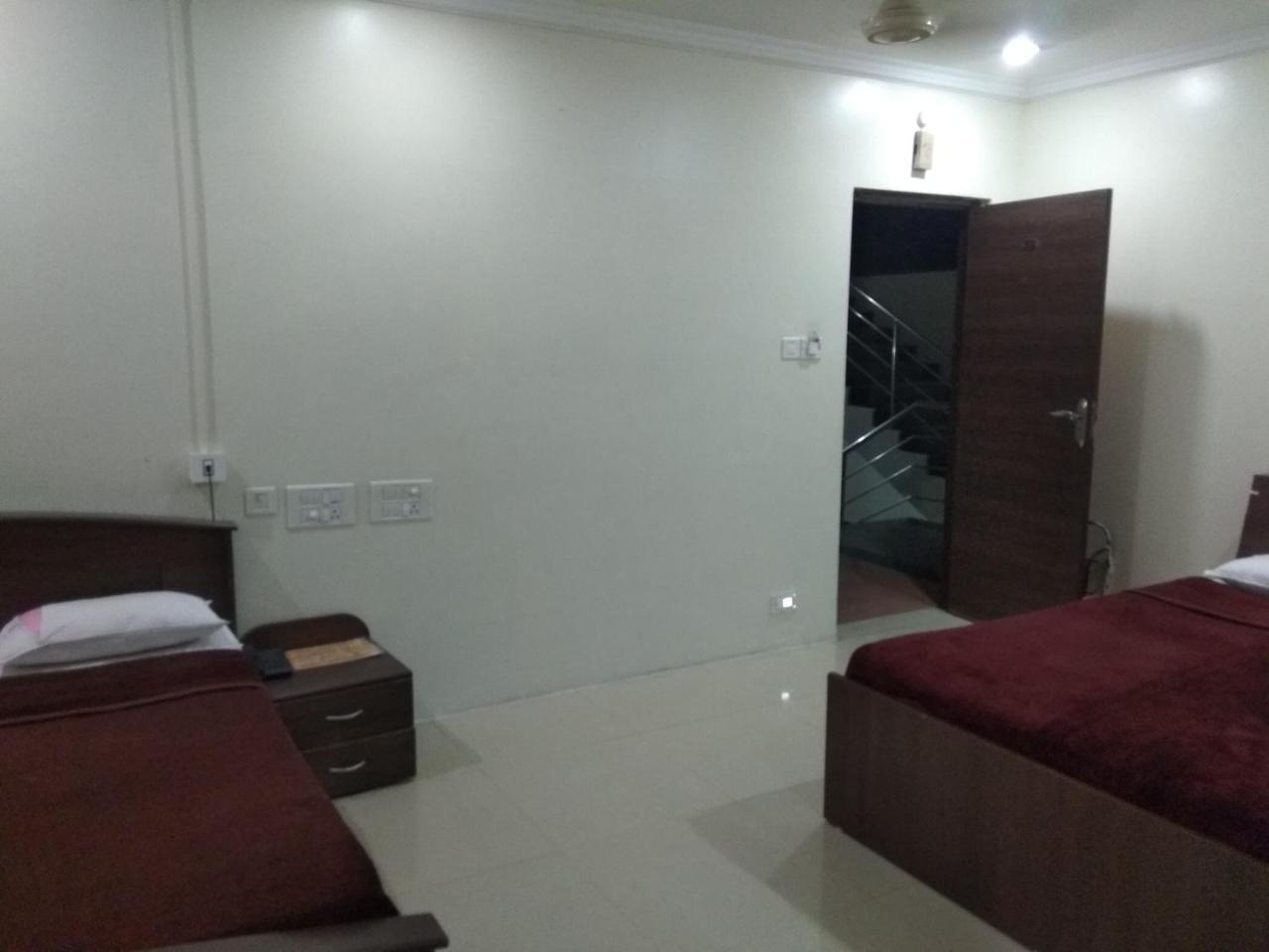 טירופאטי Sai Tirumala Residency מראה חיצוני תמונה