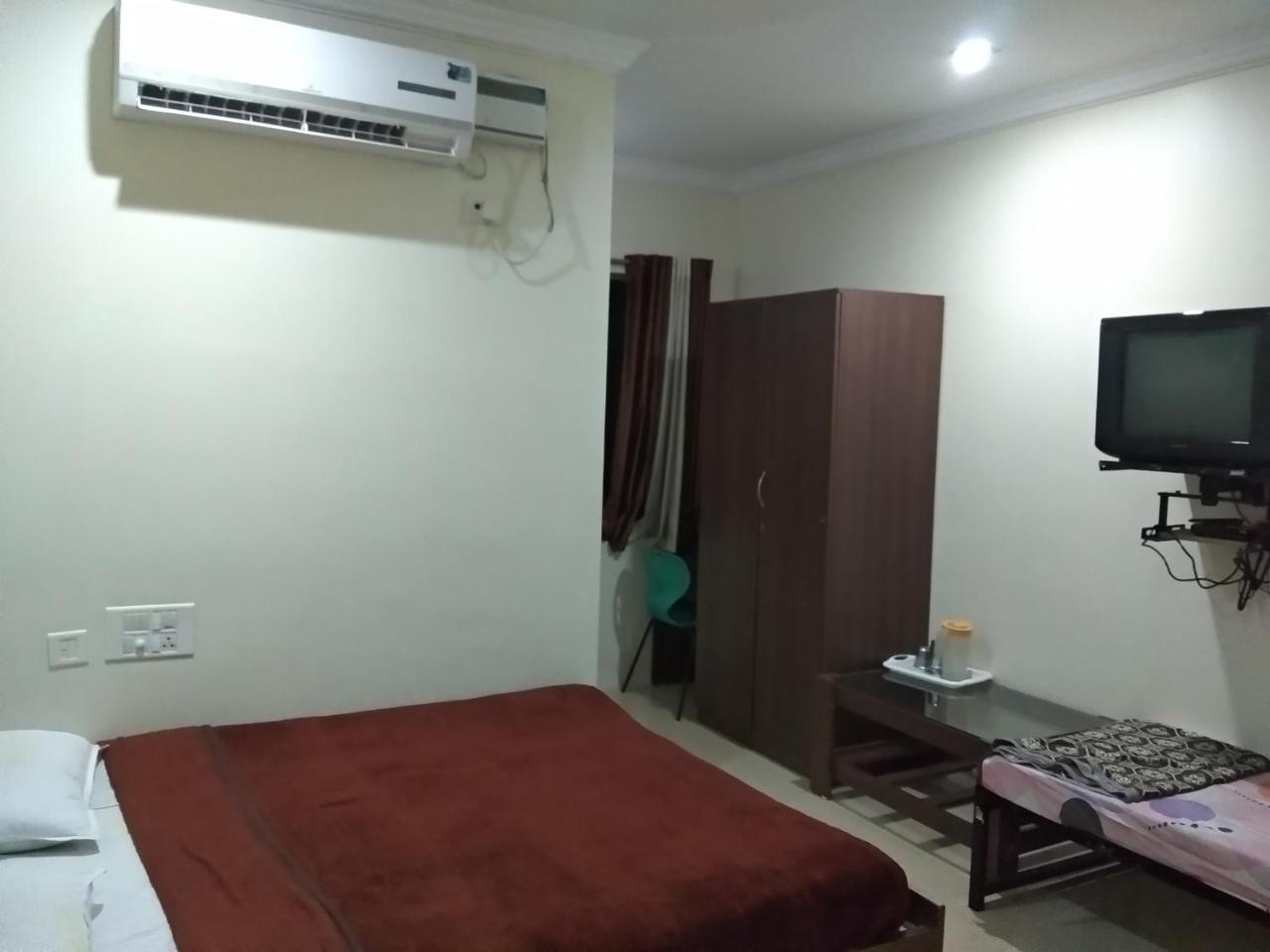 טירופאטי Sai Tirumala Residency מראה חיצוני תמונה